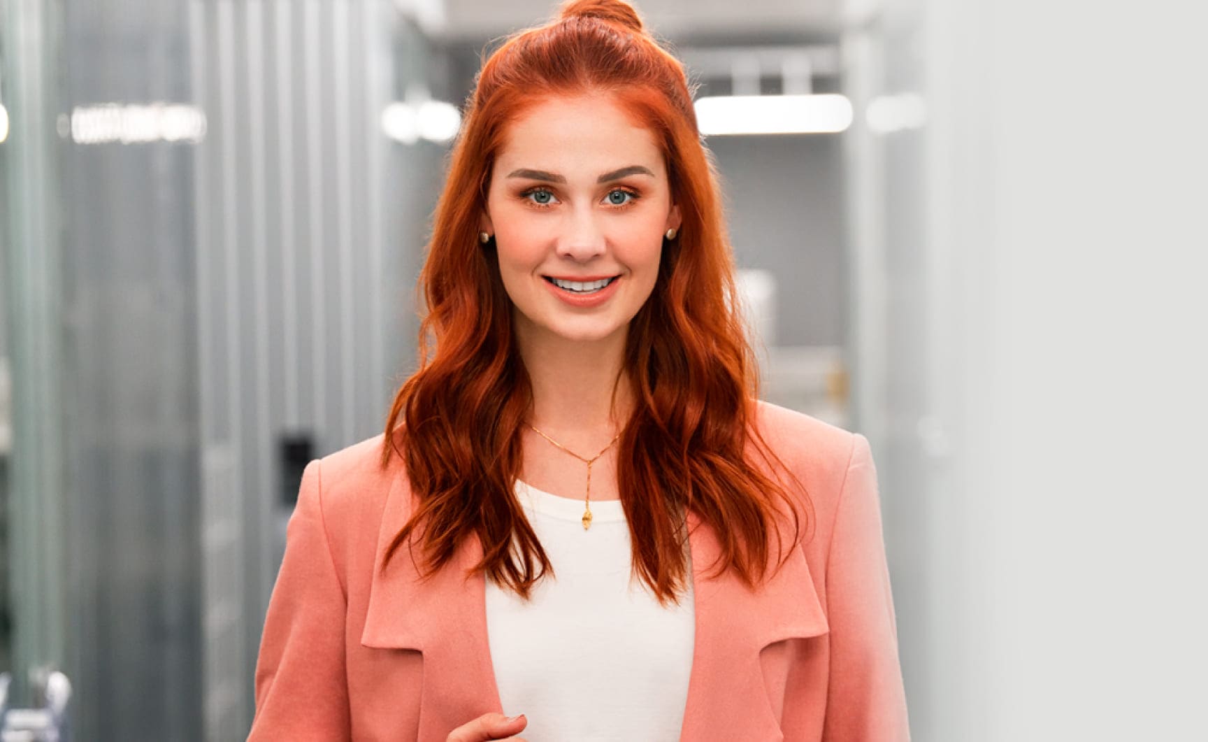 implantes dentales mujer